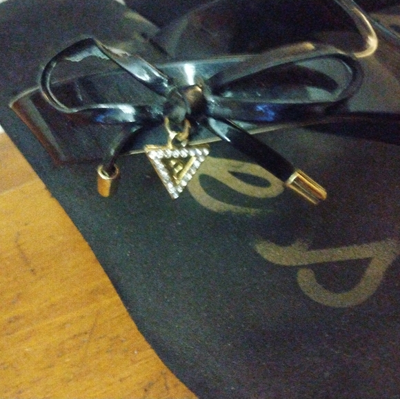 Guess Black with gold and rhinestones platform flip flops - Picture 2 of 10